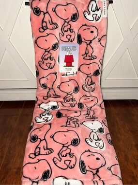 Peanuts Snoopy Pink Plush Throw Blanket